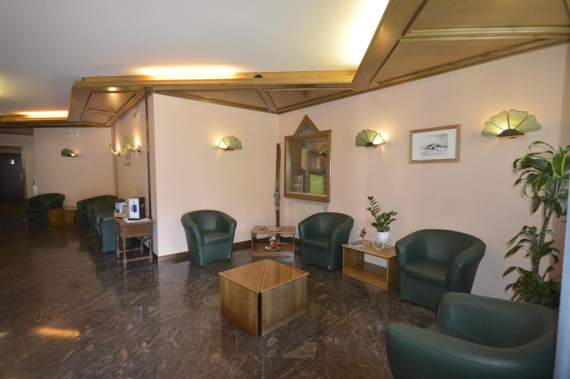 Hotel Quadrifoglio Pinzolo Eksteriør bilde